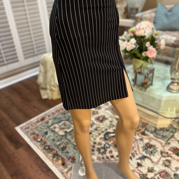 CUTSIE PIN STRIPED SKIRT IN GREAT CONDITION - Picture 3 of 6